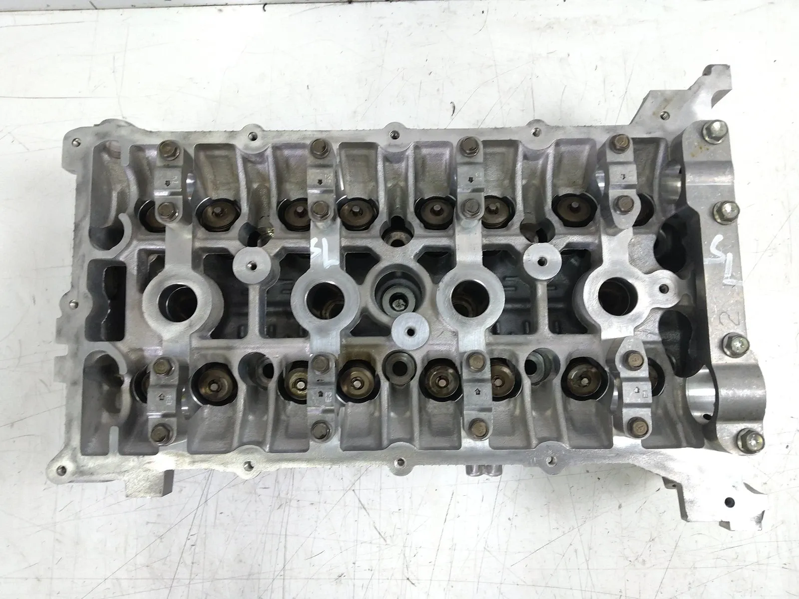 Mitsubishi Outlander Engine parts Cylinder head — MITSUBISHI OUTLANDER (2014-2021...
