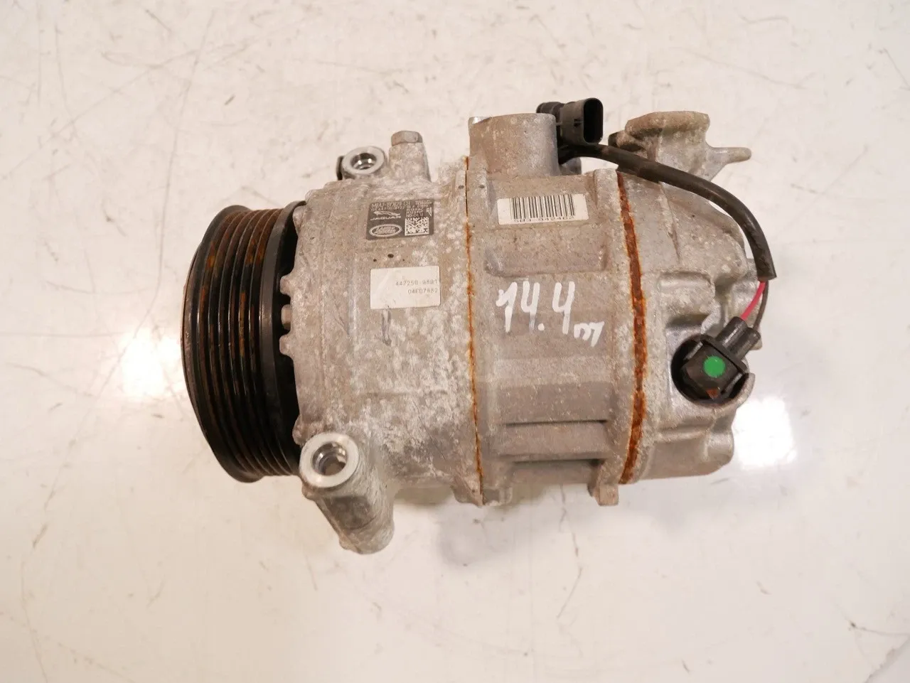 Land Rover Defender Air conditioning system Air conditioning compressor — LAND ROVER DEFEND...