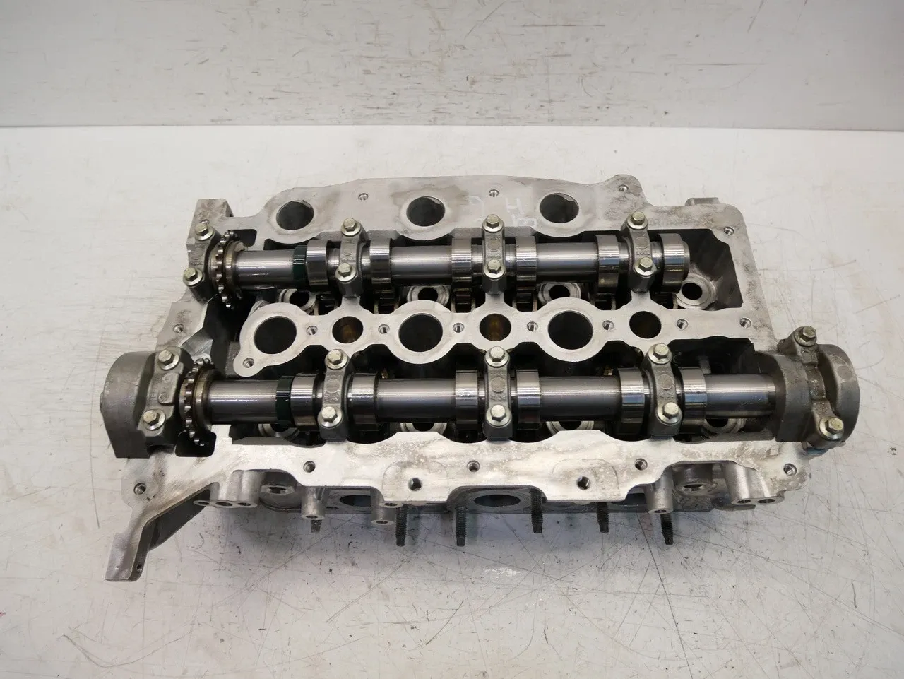 Jaguar XF Engine parts Cylinder head — JAGUAR XF (CC9, X250) (2008-201...
