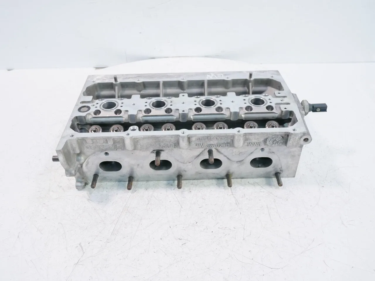 Volkswagen Touran Engine parts Cylinder head — VW TOURAN (1T1, 1T2) (2003-2010...
