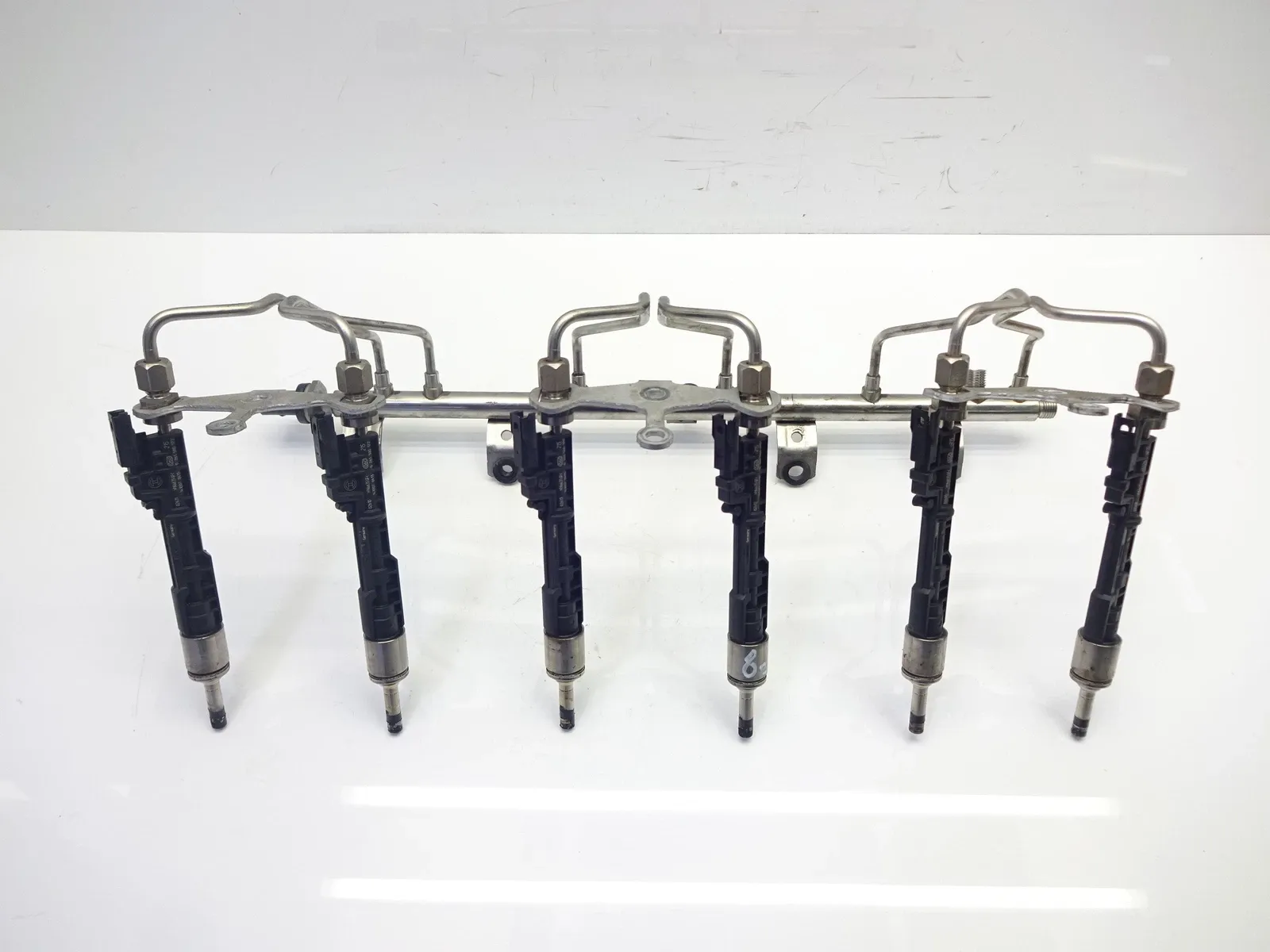 BMW 3 (F30 / F31) Fuel system Fuel rail — BMW 3 SERIES (F30, F31, F34, F80) (...