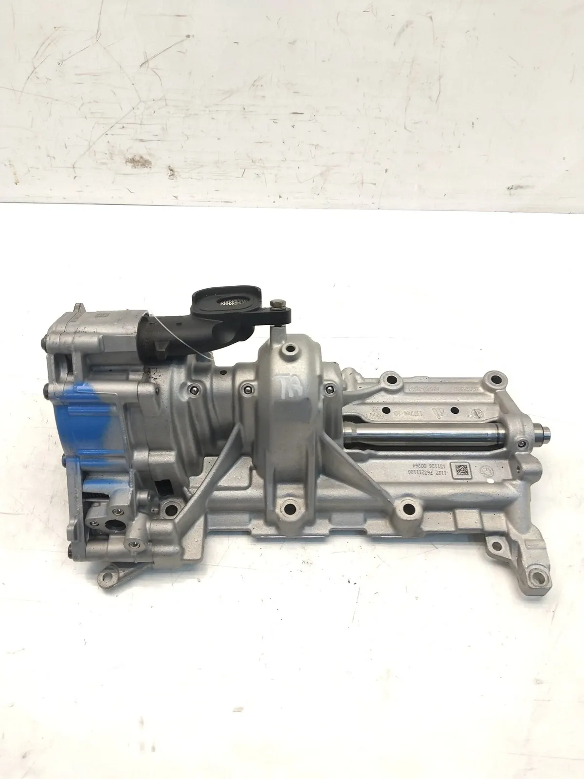 BMW 3 (F30 / F31) Engine parts Oil pump — BMW 3 SERIES (2012-2016) — 7632111

...