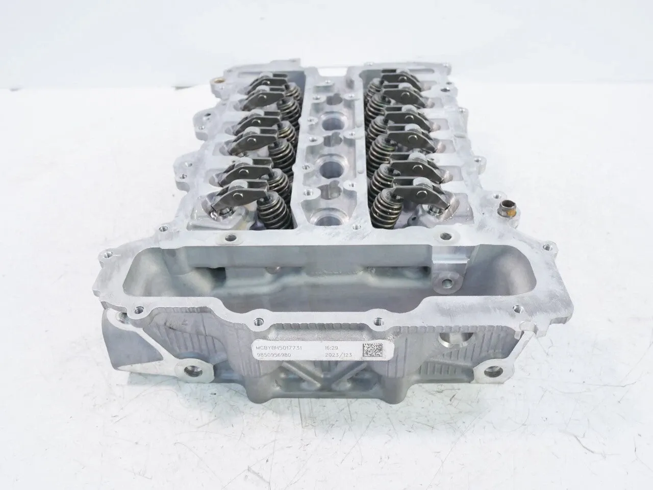 Opel Mokka (B) Engine parts Cylinder head — OPEL MOKKA (2020-PRESENT) — 985...
