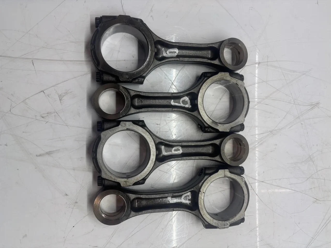 Toyota Land Cruiser 150 Engine parts 4 × Connecting rod — TOYOTA HILUX VII LAND CRUI...