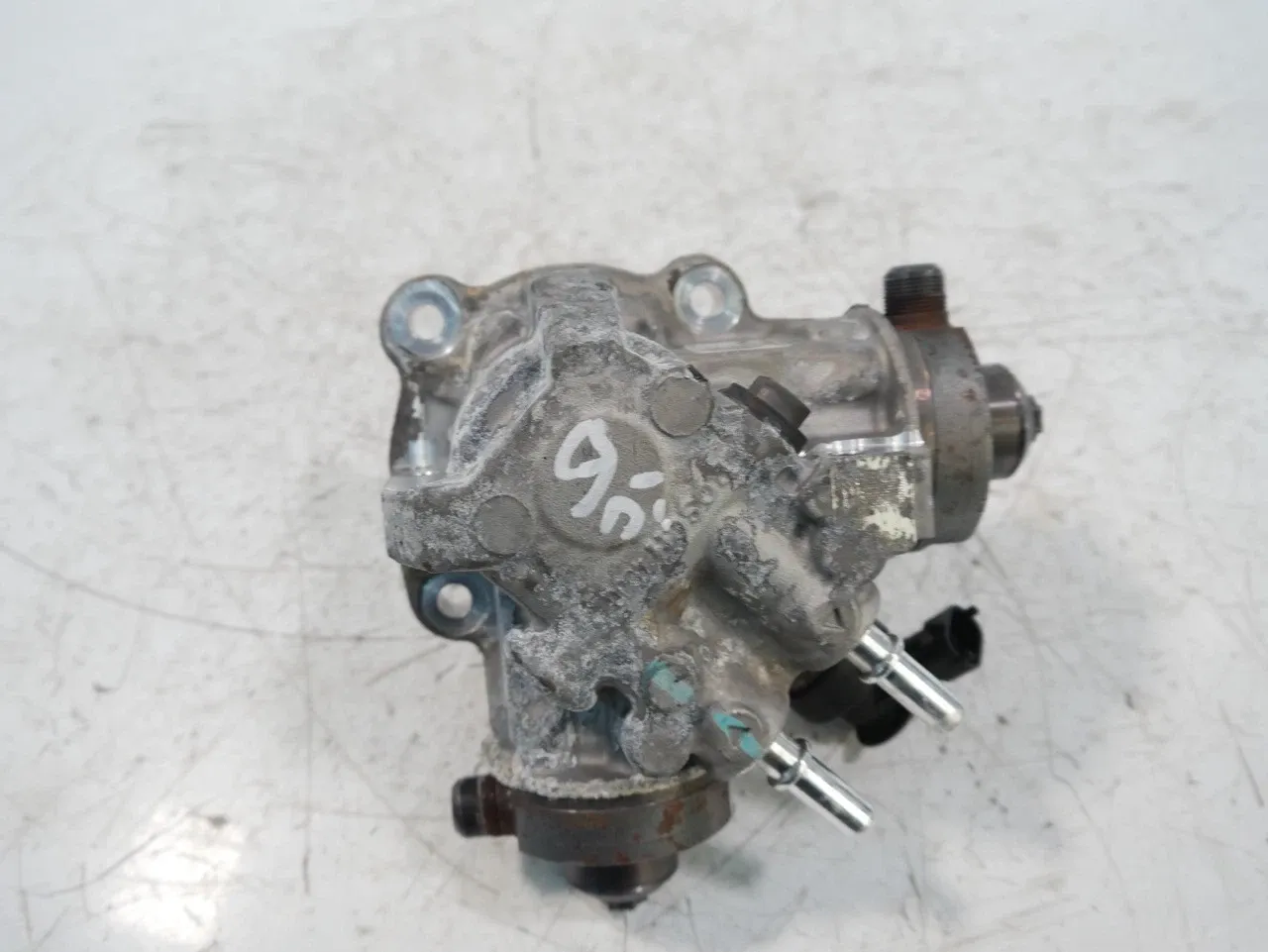 Jeep Cherokee (KL) Fuel system High-pressure fuel pump — JEEP CHEROKEE / LIBER...