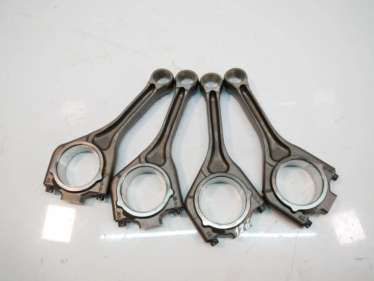 Land Rover Range Rover Evoque Engine parts 4 × Connecting rod — LAND ROVER EVOQUE II (L551...