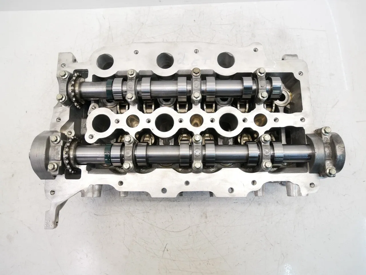 Land Rover Range Rover (L405) Engine parts Cylinder head — LAND ROVER RANGE ROVER IV (L405...