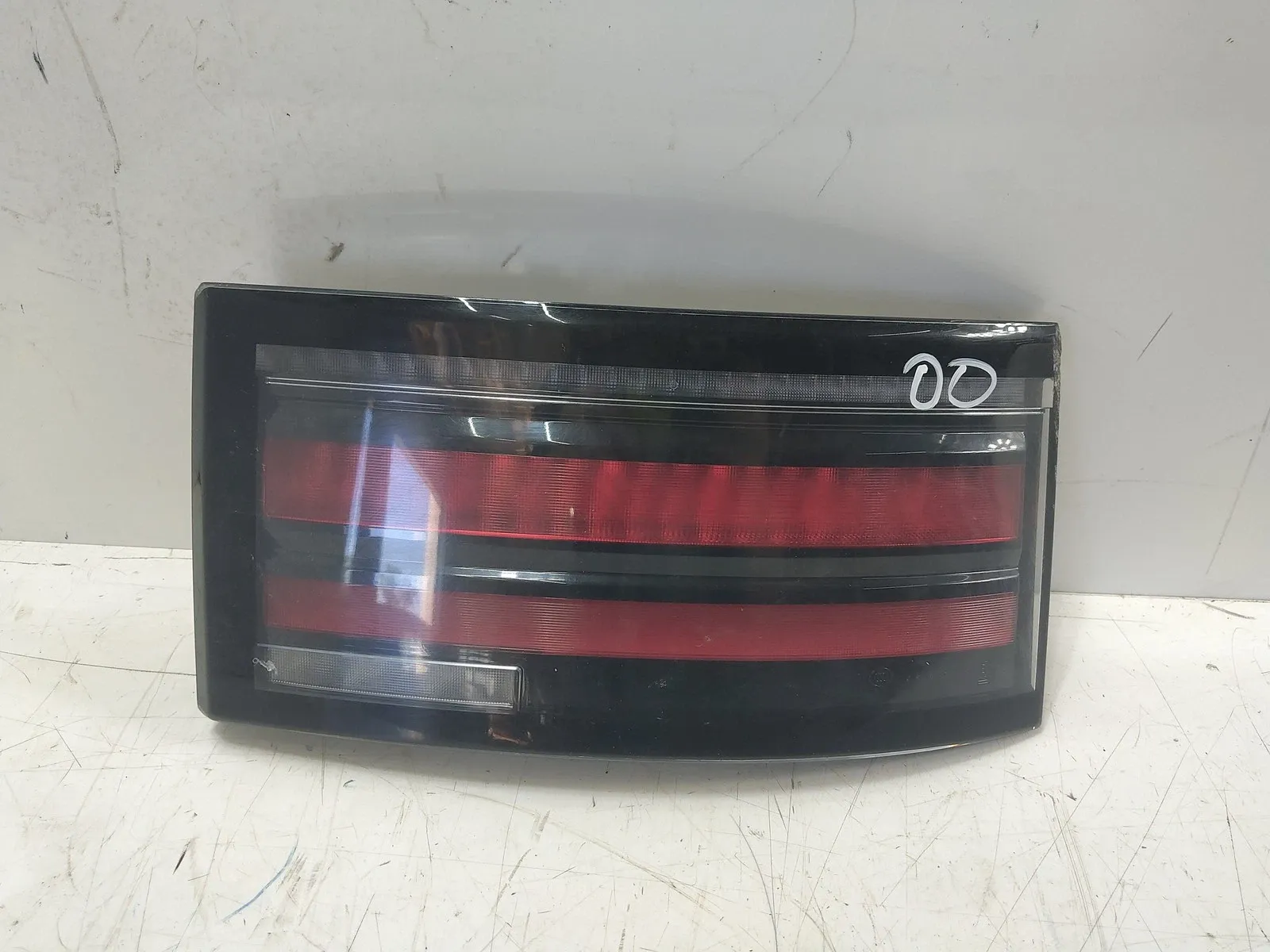 Land Rover Discovery Other parts Taillight — LAND ROVER DISCOVERY V (L462) (2016...