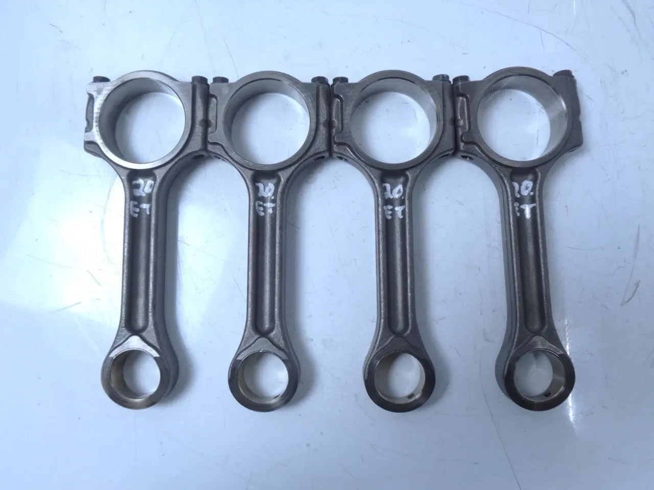 Nissan Navara (D23) Engine parts 4 × Connecting rod — NISSAN NAVARA (2015-PRESEN...