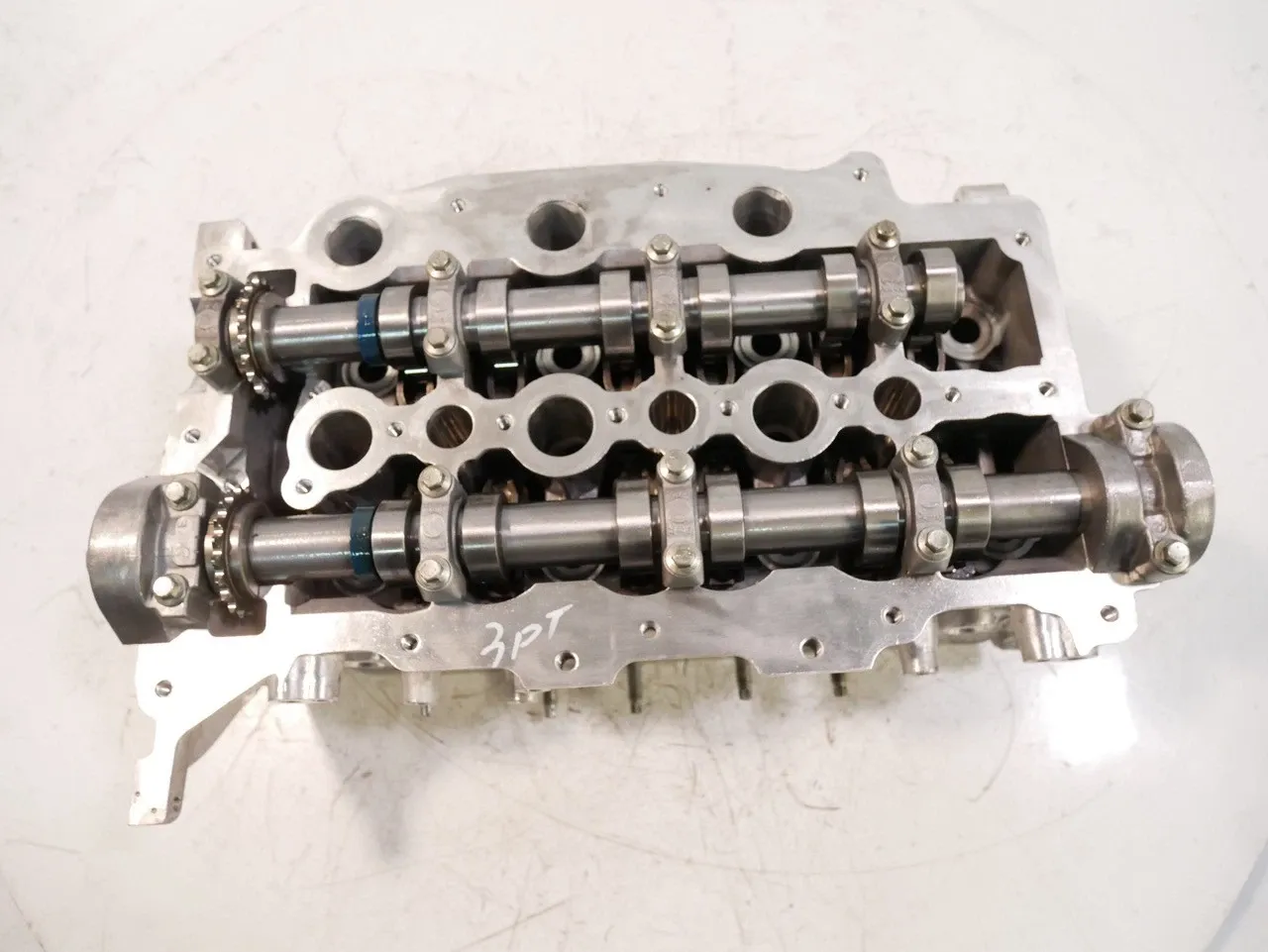 Land Rover Discovery Engine parts Cylinder head — LAND ROVER DISCOVERY V (L462) (...