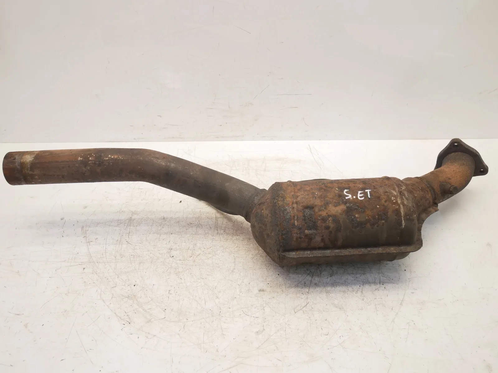Porsche 911 (996) Exhaust System Catalytic Converter — PORSCHE 911 (996) (1997-2...