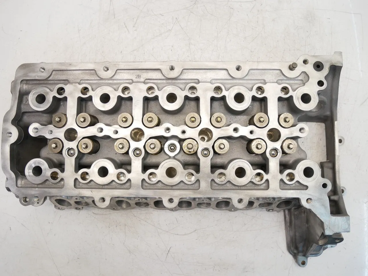 Land Rover Range Rover Evoque Engine parts Cylinder head — LAND ROVER EVOQUE I (L538) (201...