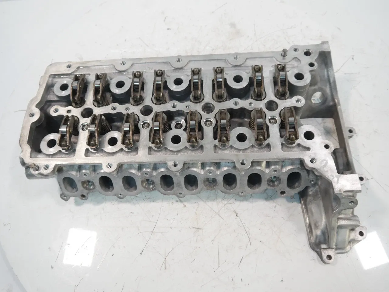 Land Rover Range Rover Evoque Engine parts Cylinder head — LAND ROVER EVOQUE I (L538) (201...