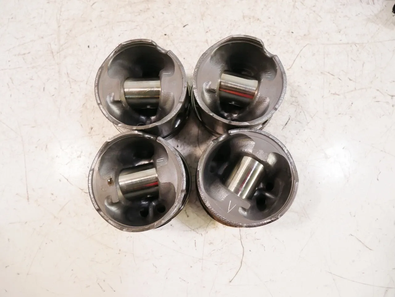 Jeep Cherokee (KL) Engine parts 4 × Piston — JEEP CHEROKEE / LIBERTY (KL) (2013...