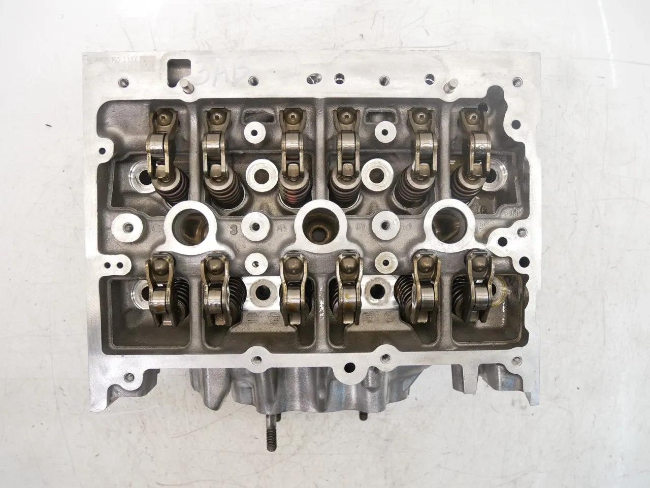 Seat Arona Engine parts Cylinder head — SEAT ARONA (KJ7) (2017-PRESENT)...