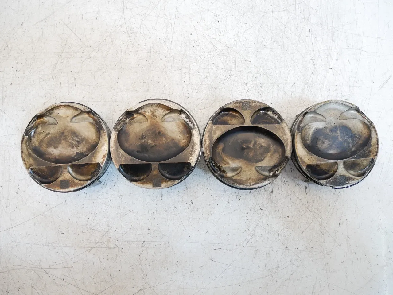 Alfa-Romeo Giulia (952) Engine parts 4 × Piston — ALFA ROMEO ROMERO GIULIA 952 (2015...