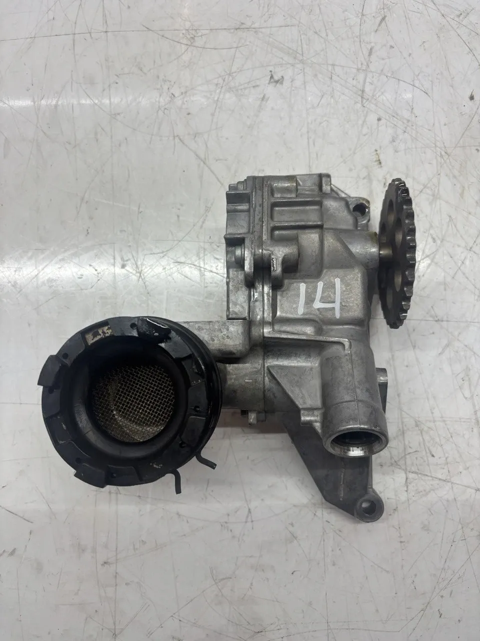 Audi A8 (D2) Engine parts Oil pump — AUDI S8 (4D, D2) (1996-2002) — 07711...