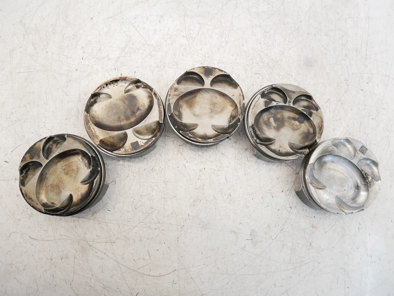 Alfa-Romeo Giulia (952) Engine parts 5 × Piston — ALFA ROMEO ROMERO GIULIA 952 (2015...
