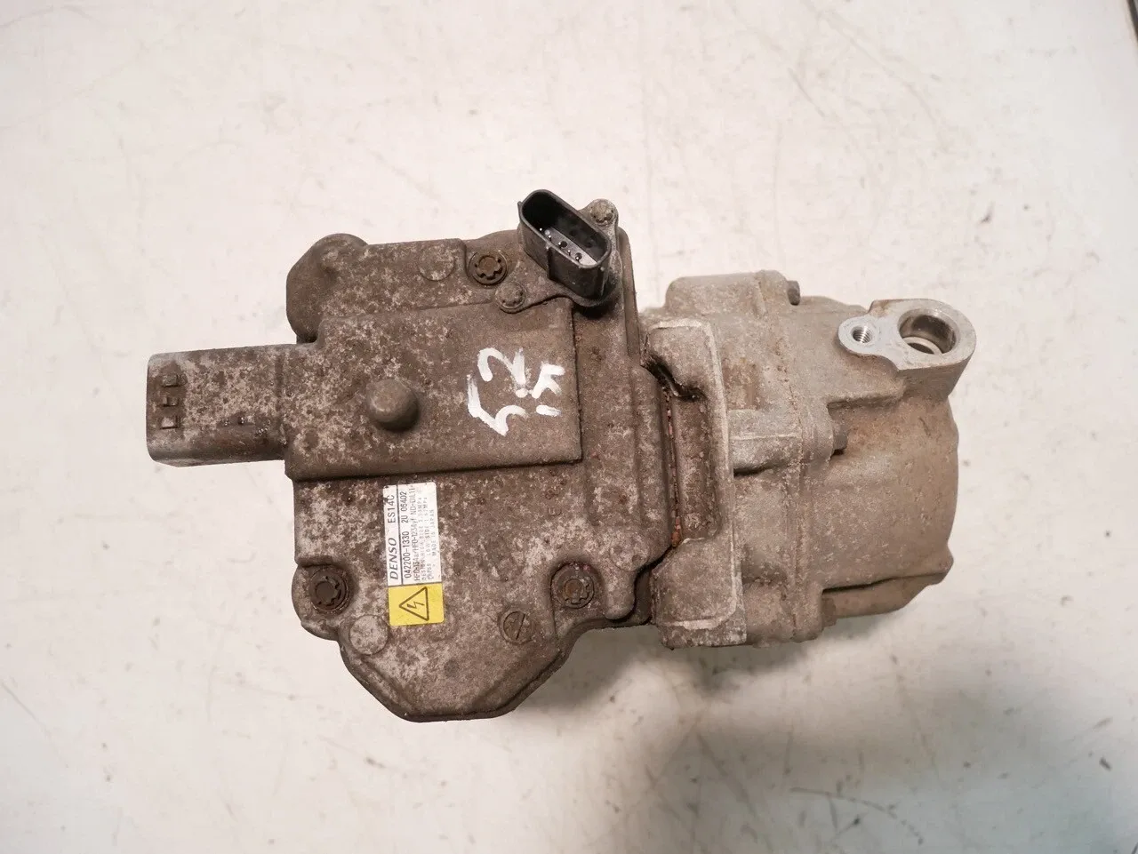 Toyota Auris Air conditioning system Air conditioning compressor — TOYOTA AURIS (E18...