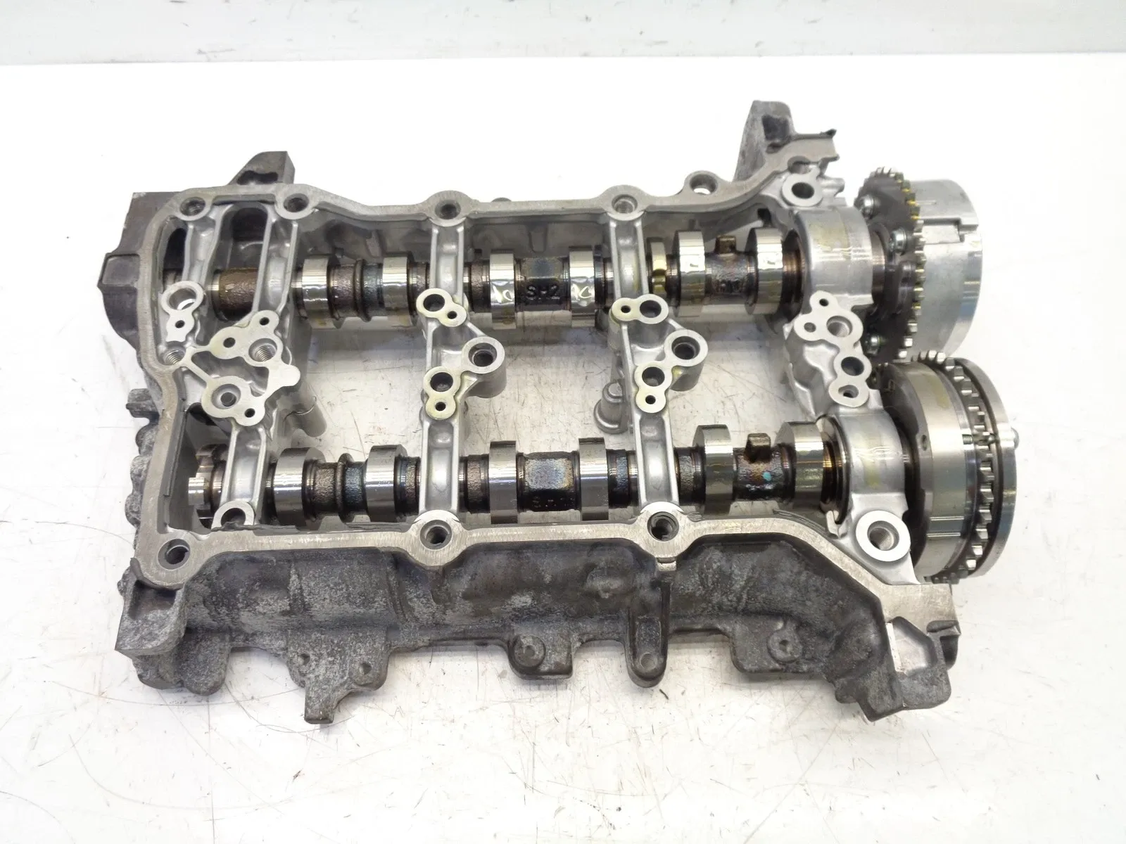 Toyota Yaris Engine parts Camshaft housing + Camshaft — TOYOTA YARIS (P21...