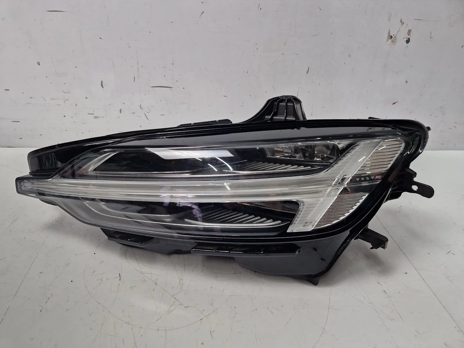 Volvo S60 передние фары Headlights — VOLVO S60 III / V60 II (224, 225, ...