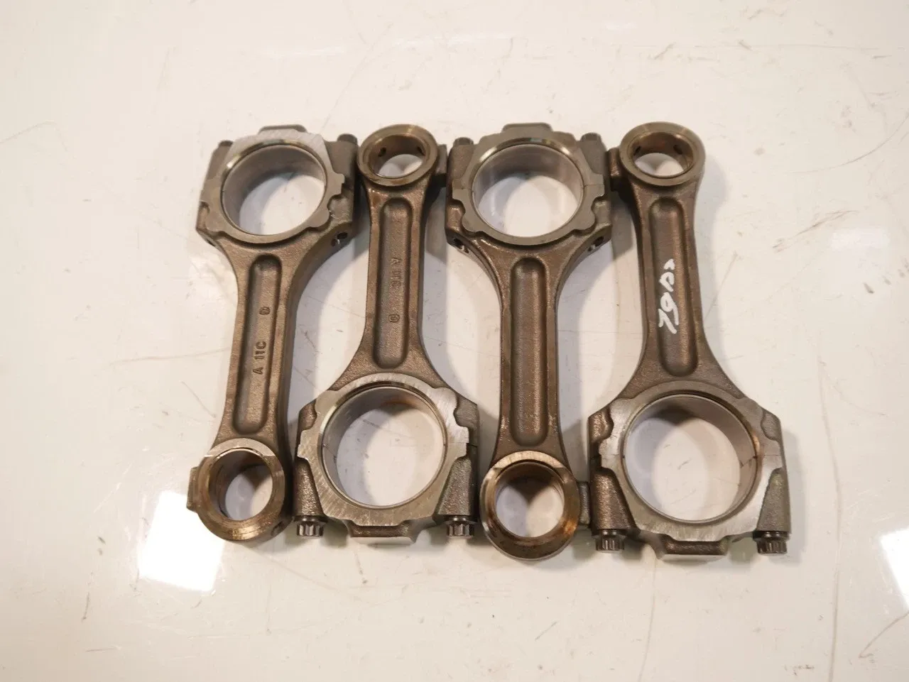 Kia Sportage Engine parts 4 × Connecting rod — KIA SPORTAGE II (JE, KM) (...