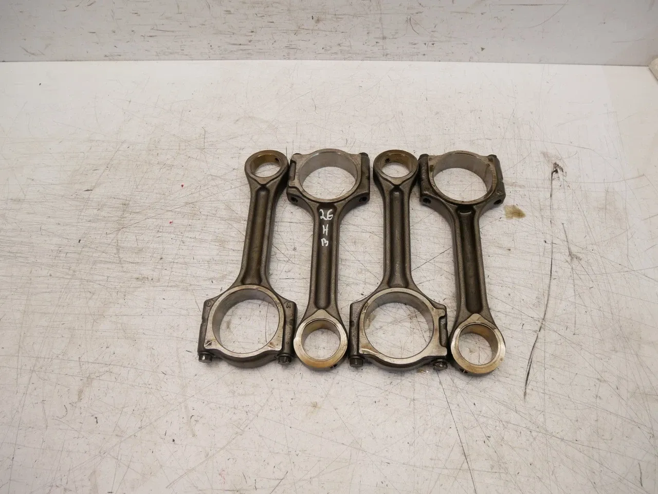 Nissan Navara (D23) Engine parts 4 × Connecting rod — NISSAN NAVARA PICK-UP (201...