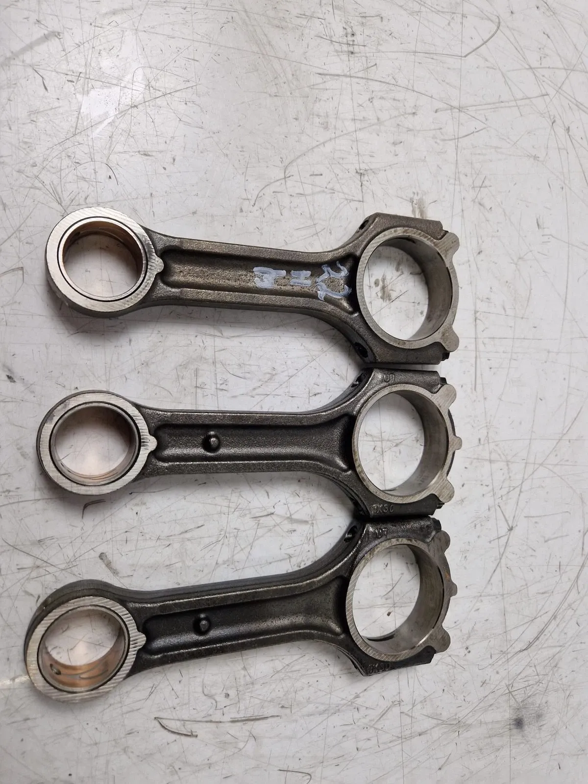 Hyundai i40 Engine parts 3 × Connecting rod — HYUNDAI I40 (VF) (2011-201...