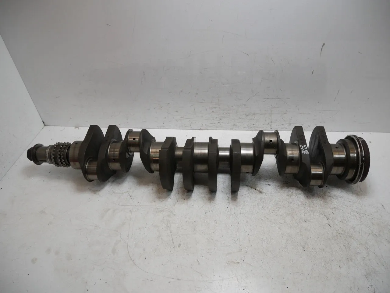 Jaguar XJ (X300) Engine parts Crankshaft — JAGUAR XJ6 XJ8 XJ12 X300 (1994-199...