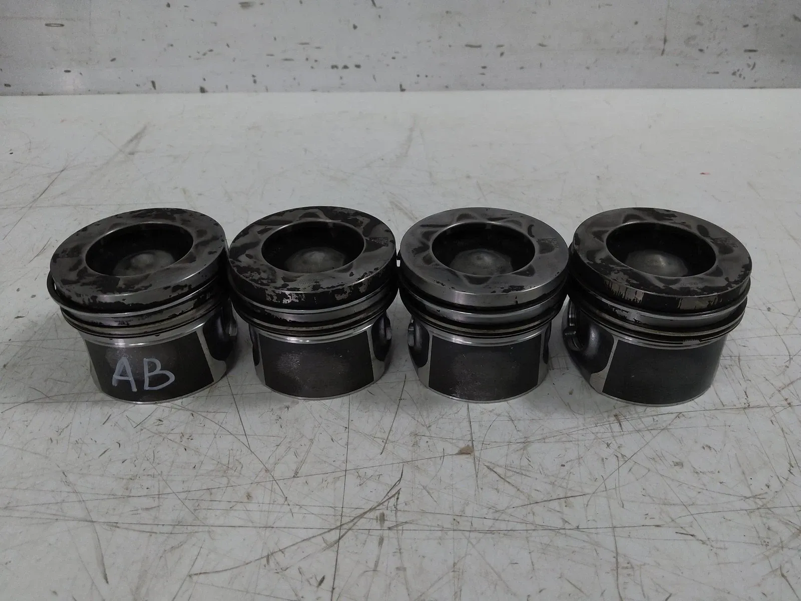 Mini One, Cooper, Clubman (R55 - R59) Engine parts 4 × Piston — MINI CLUBMAN ONE (2010-2014) — 112...