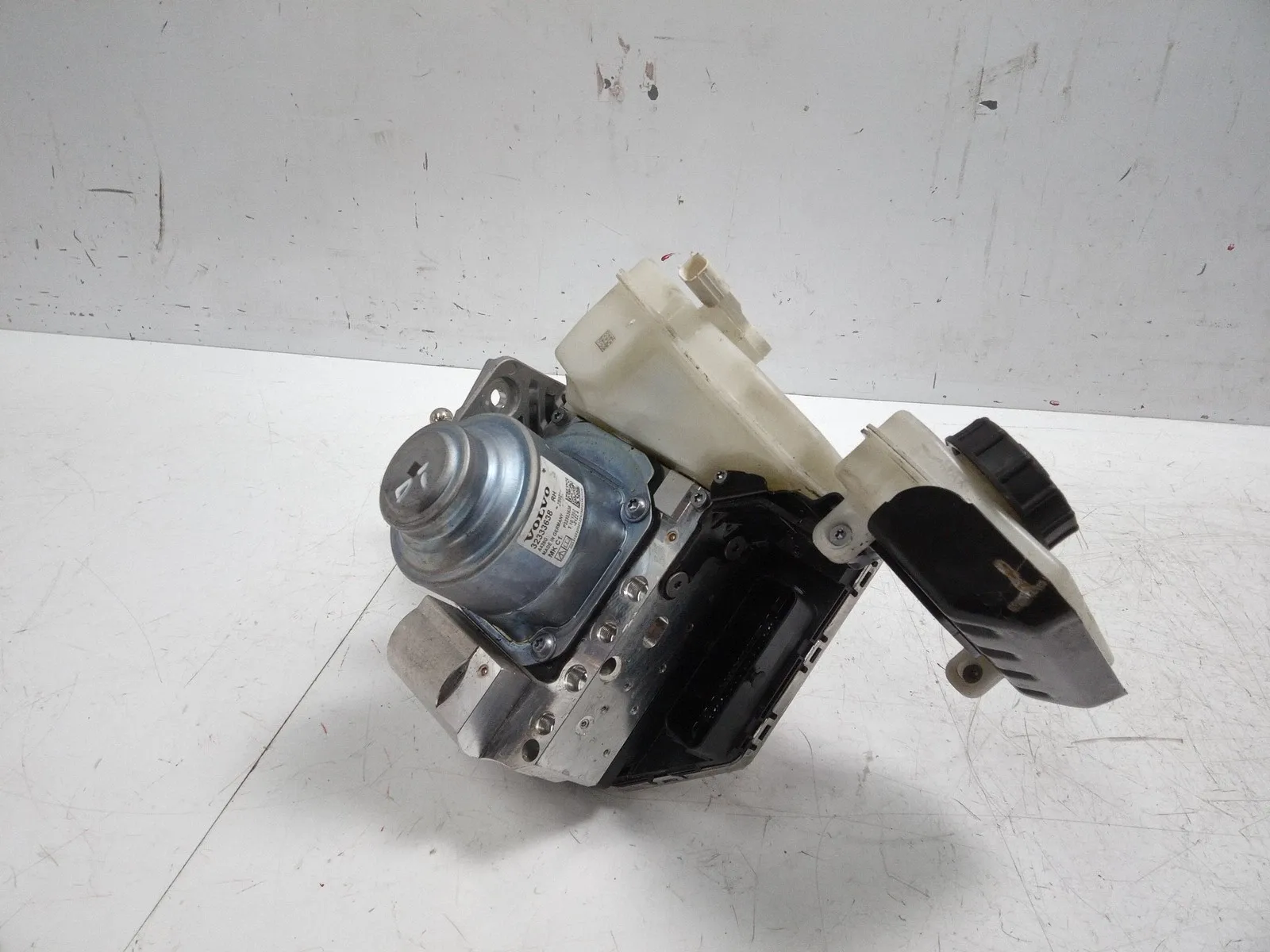 Volvo S60 Other parts ABS hydraulic block — VOLVO S60 III / V60 II (2...