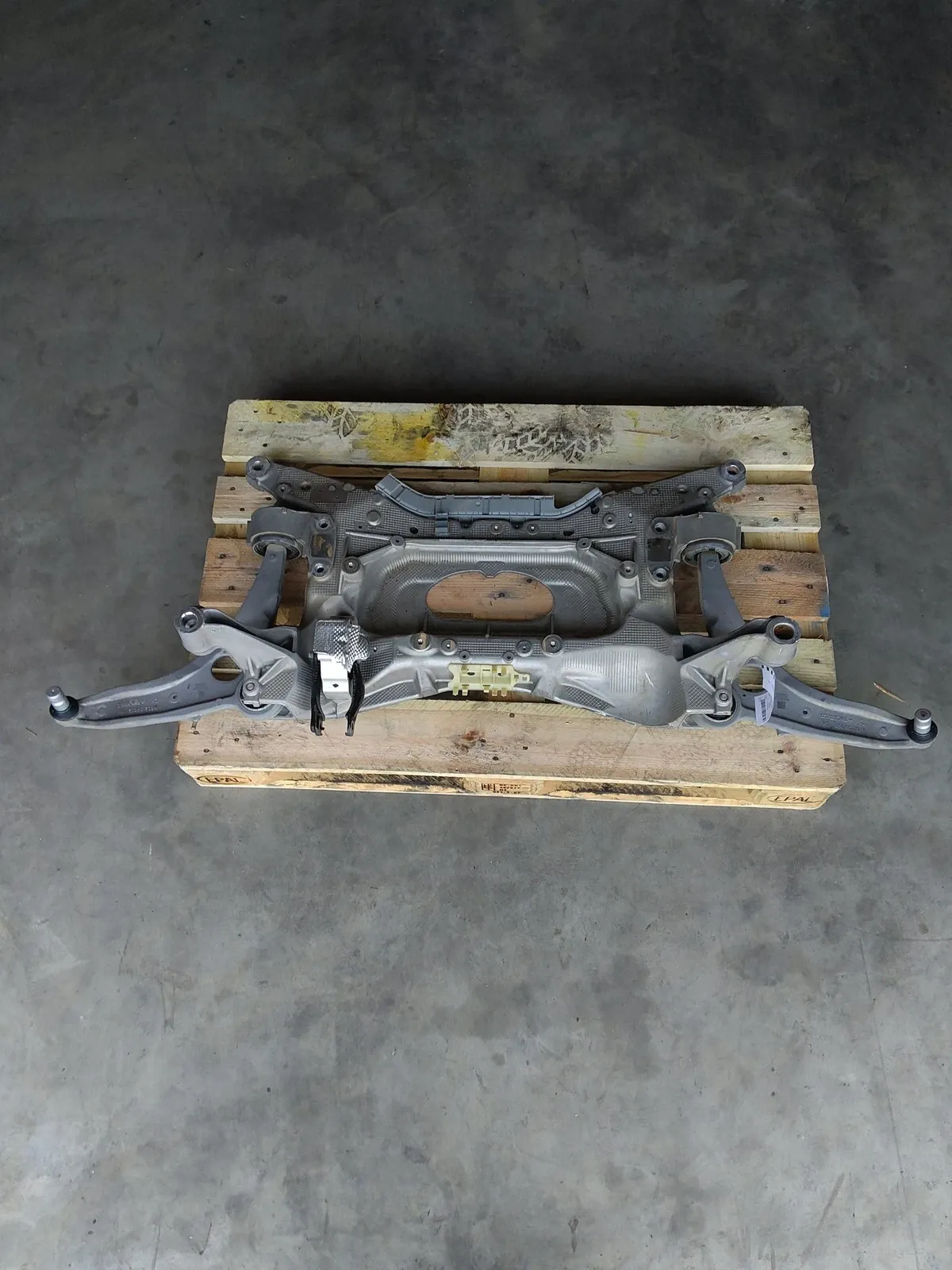 Land Rover Discovery Other parts Axle carrier — LAND ROVER DISCOVERY SPORT (L550...