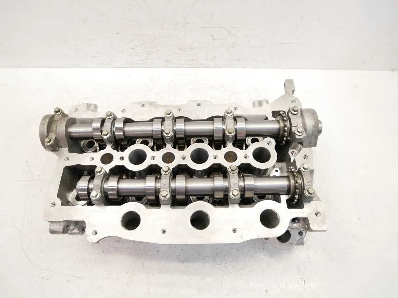 Jaguar XF Engine parts Cylinder head — JAGUAR XF (X260) (2015-2024) — ...