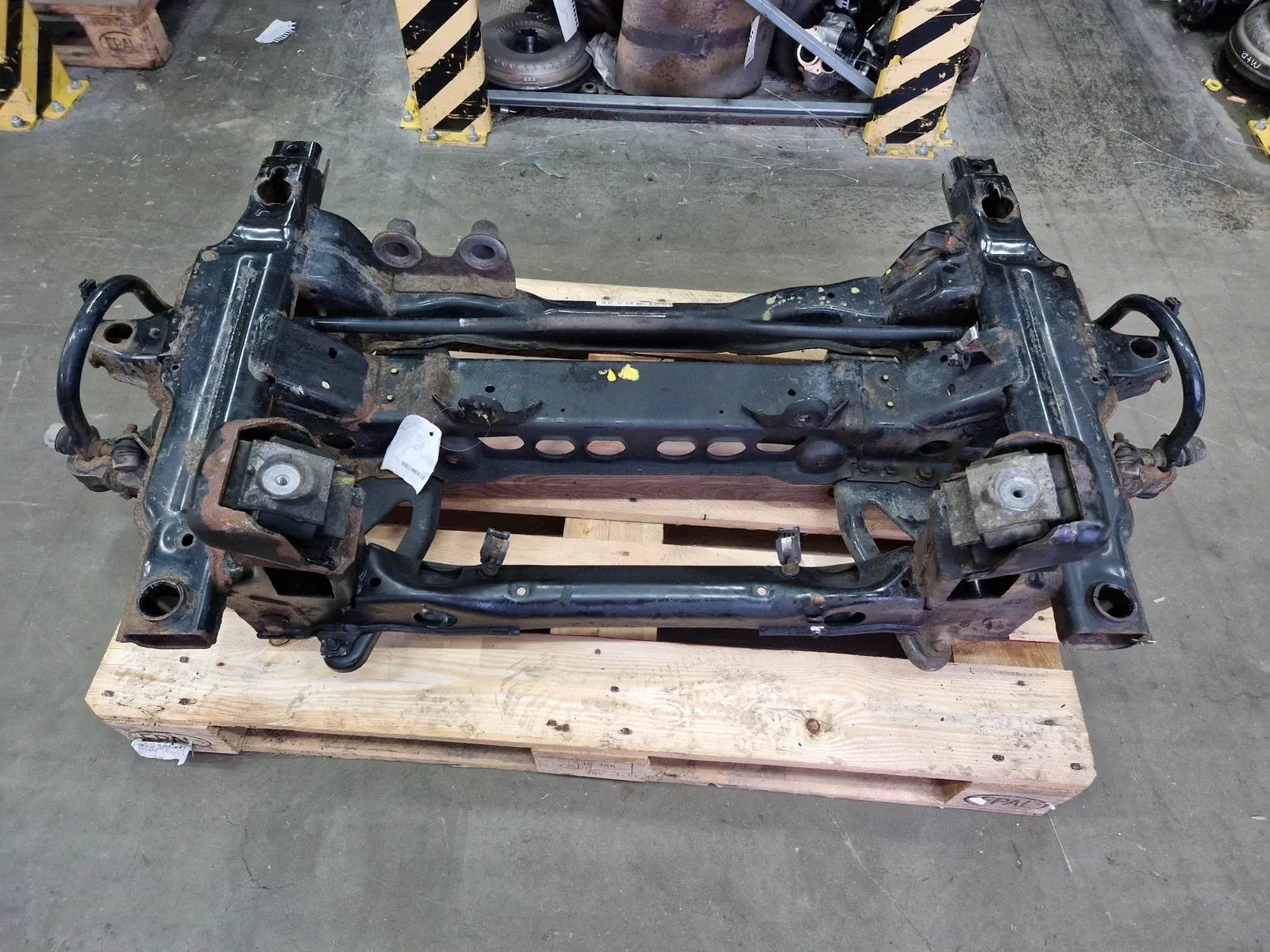Volkswagen Crafter Other parts Axle carrier — VW CRAFTER I (2E) (2006-2016) — ...