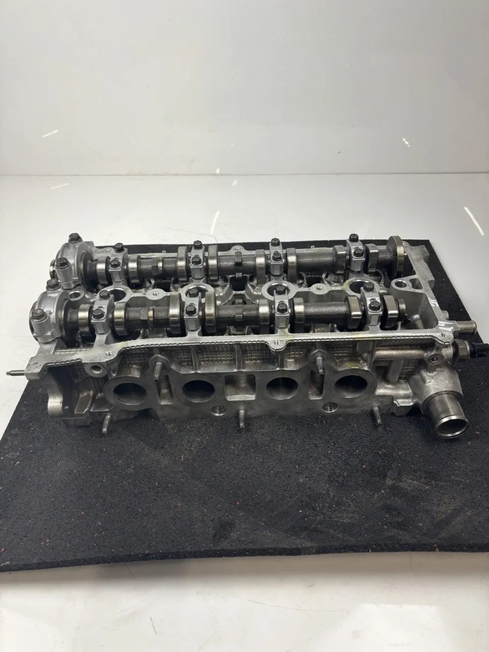 Toyota RAV4 (XA20) Engine parts Cylinder head — TOYOTA RAV 4 II (XA20) (2000-20...