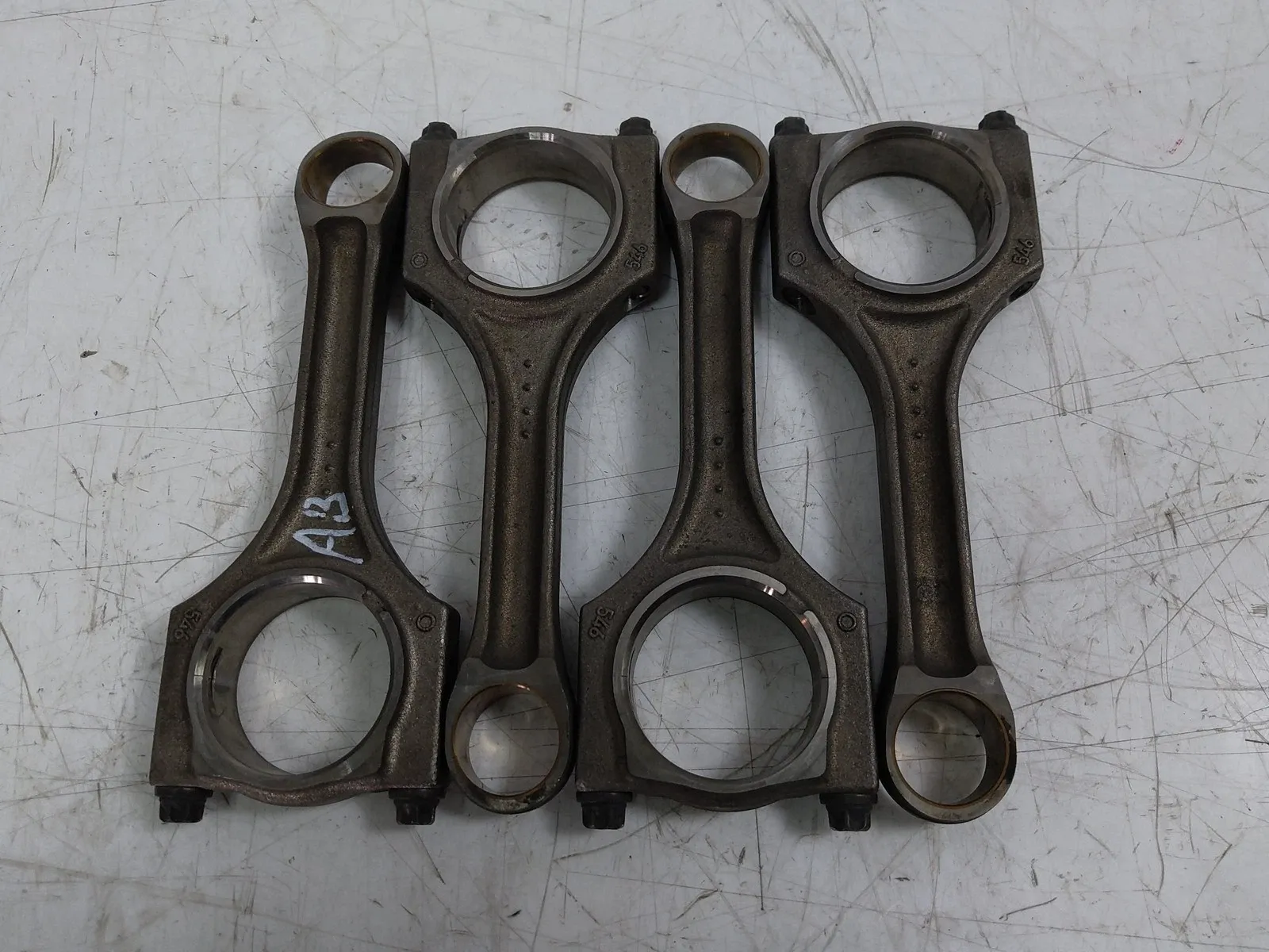 Mini One, Cooper, Clubman (R55 - R59) Engine parts 4 × Connecting rod — MINI CLUBMAN ONE (2010-201...