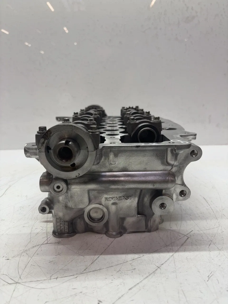 Land Rover Discovery Engine parts Cylinder head — LAND ROVER DISCOVERY V (L462) (...