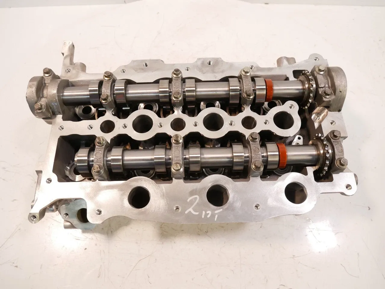 Land Rover Range Rover Sport (L494) Engine parts Cylinder head — LAND ROVER SPORT L494 (2014-202...
