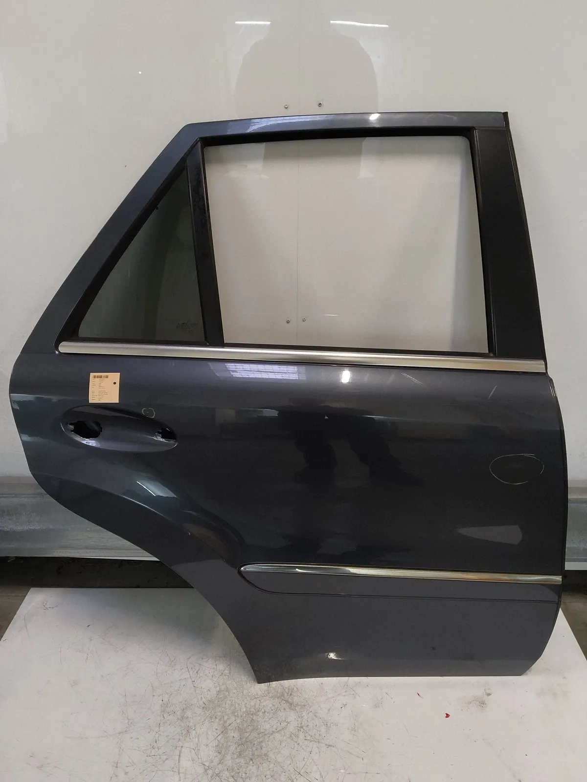 Mercedes-Benz ML (W164) Doors Door — rear right — MERCEDES-BENZ M-CLASS ML 30...