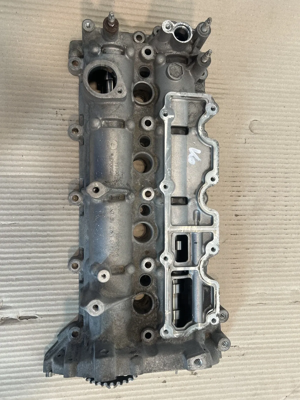 Land Rover Range Rover Evoque Engine parts Valve cover with camshafts — LAND ROVER EVOQUE ...