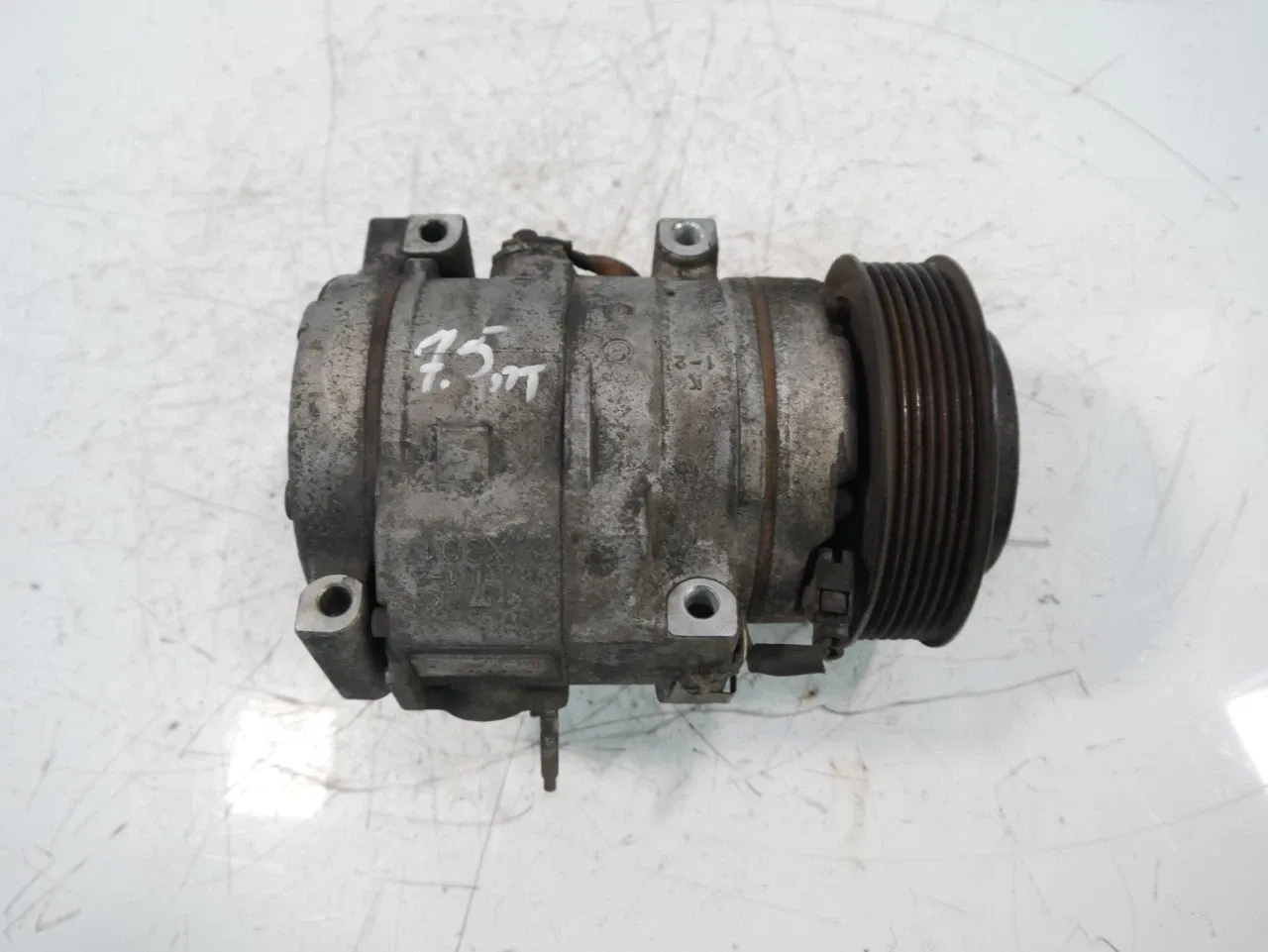 Toyota Land Cruiser 120 Air conditioning system Air conditioning compressor — TOYOTA LAND CRUIS...