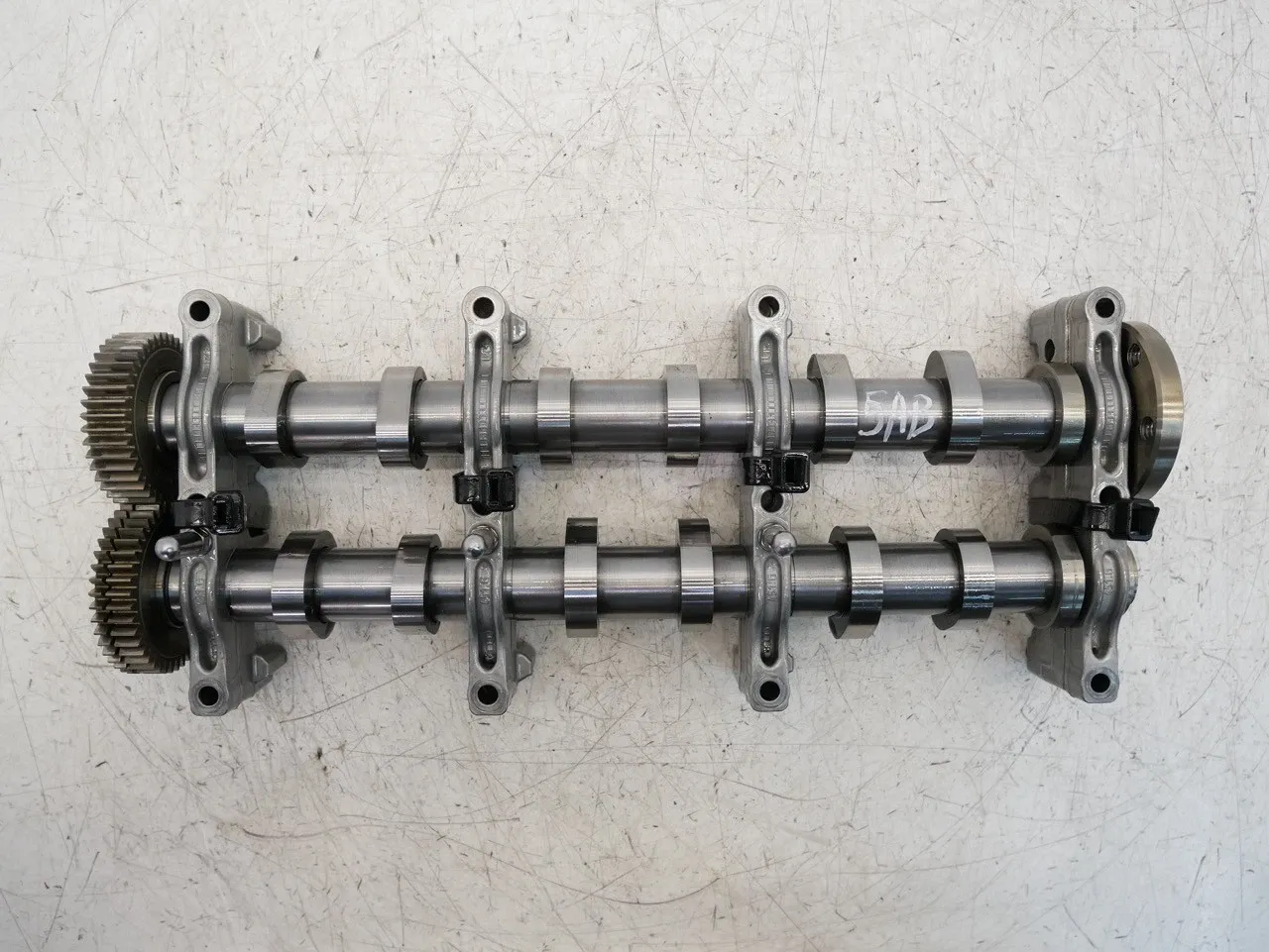 Audi A7 (4G) Engine parts Camshaft housing — AUDI A7 (4G) — Nockenwelle 0...