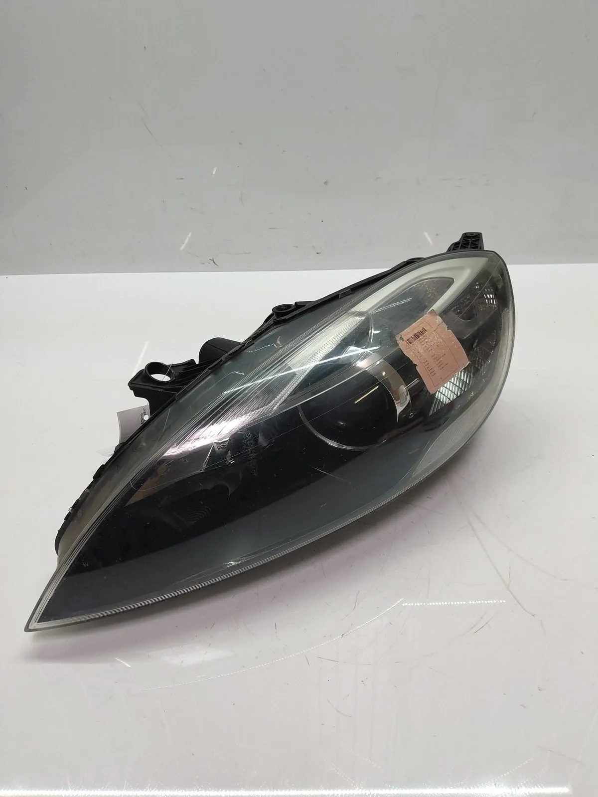 Volvo V40 ajovalot Headlights — VOLVO V40 (2012-2019) — 31283328

...