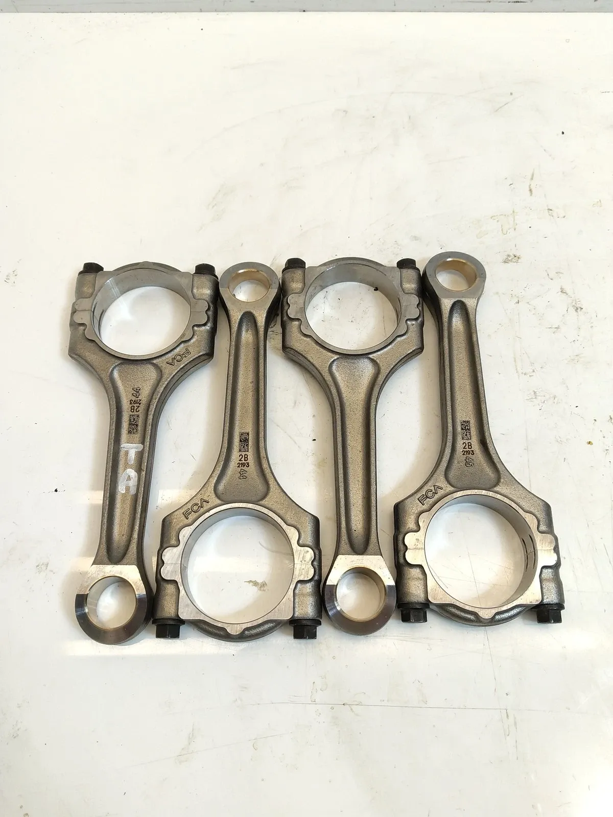 Jeep Cherokee (KL) Engine parts 4 × Connecting rod — JEEP CHEROKEE / LIBERTY (K...