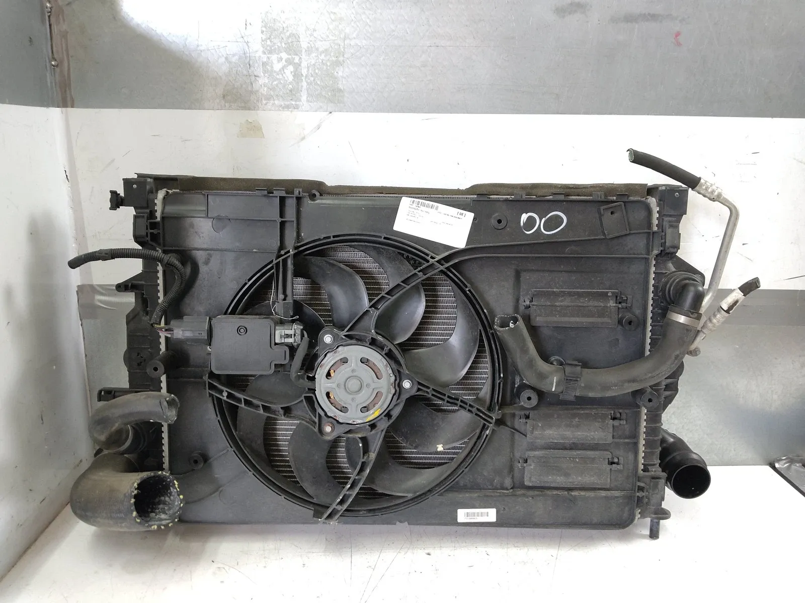 Volvo V40 Cooling system Radiator fan assembly — VOLVO V40 (2012-2019) —...