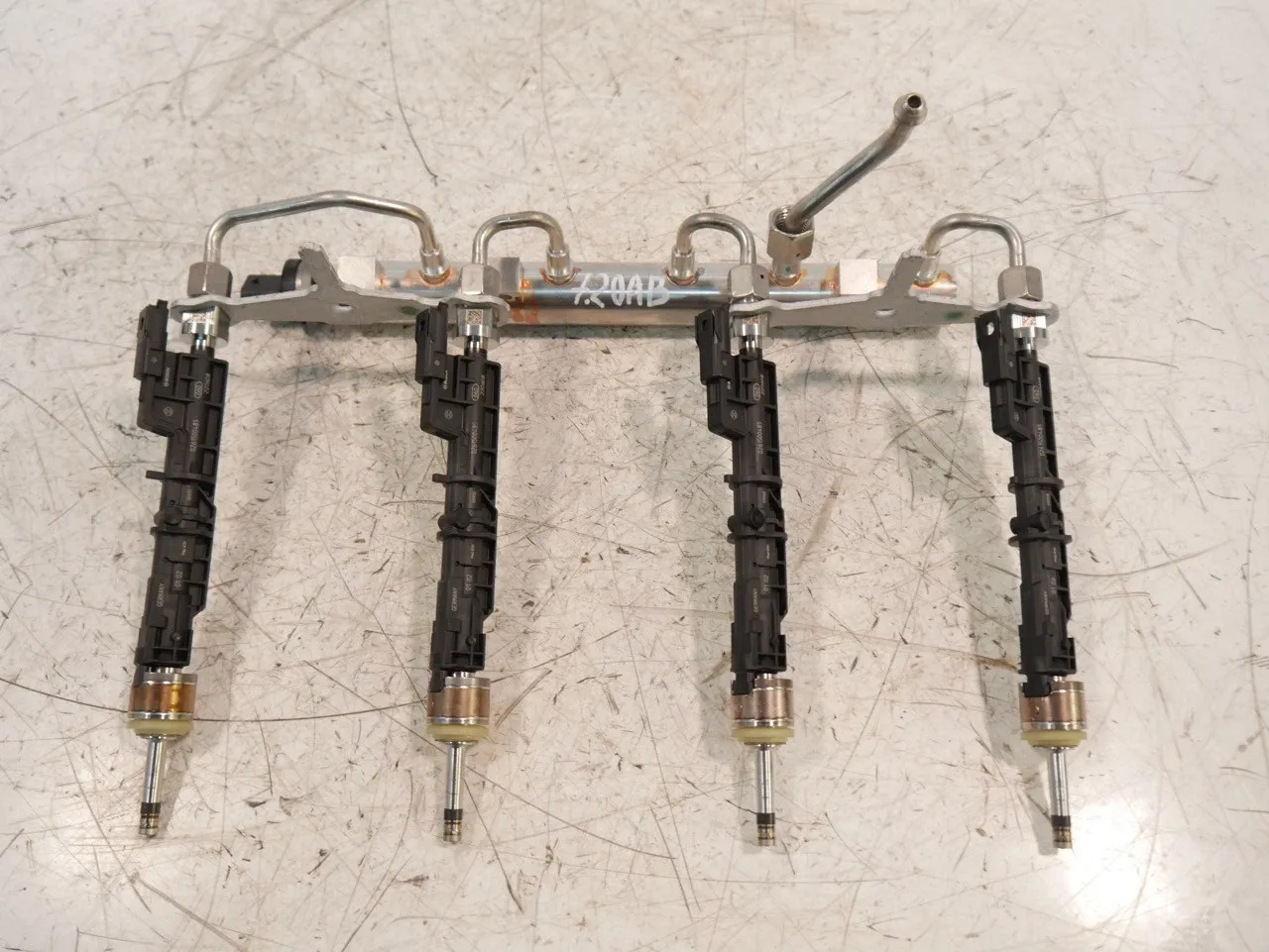 Land Rover Range Rover (L460) Fuel system Fuel rail — LAND ROVER RANGE ROVER X7 (2021-PRE...