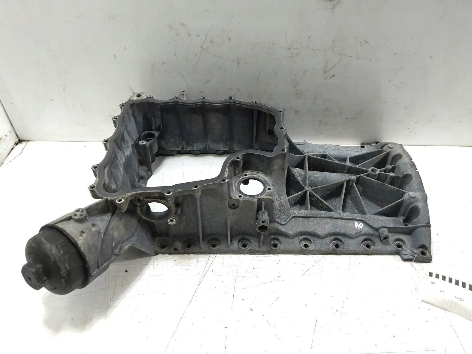 Porsche Cayenne Engine parts Upper oil sump section — PORSCHE CAYENNE II (20...