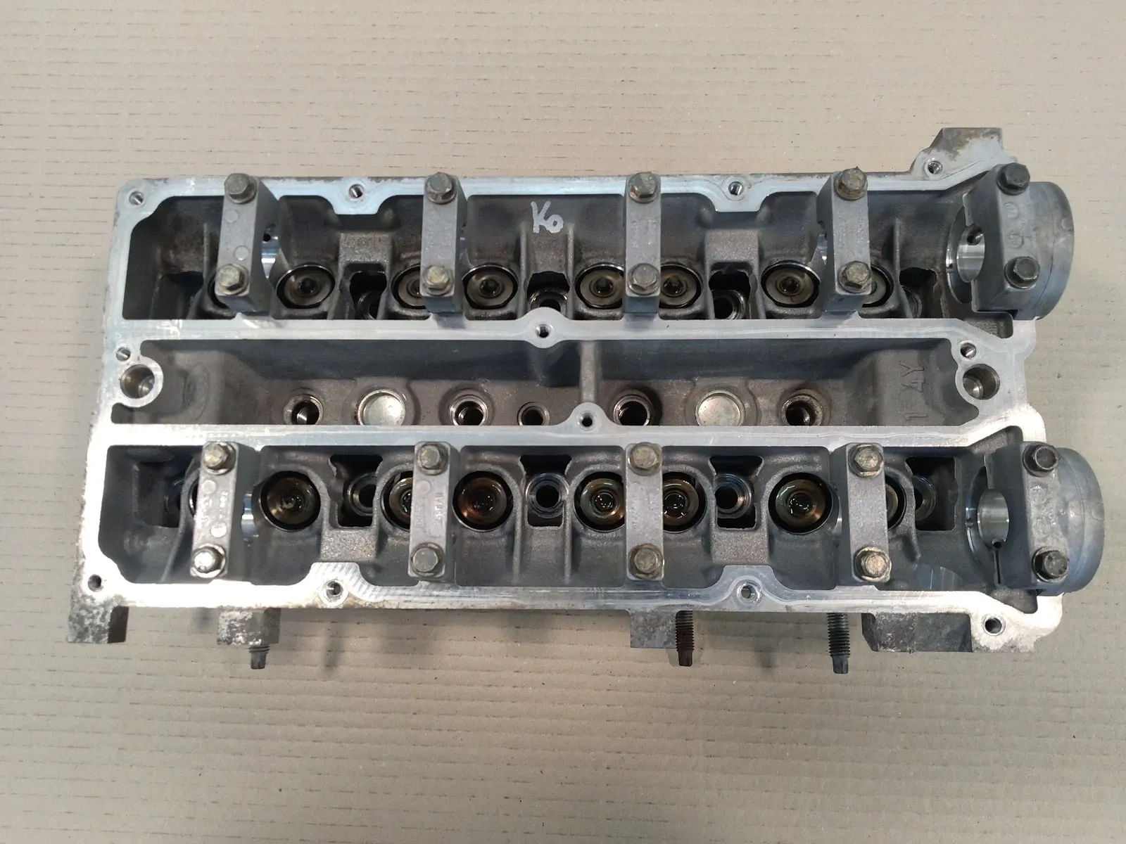Ford Fiesta Engine parts Cylinder head — FORD FIESTA VI (2008-2017) — 8A...
