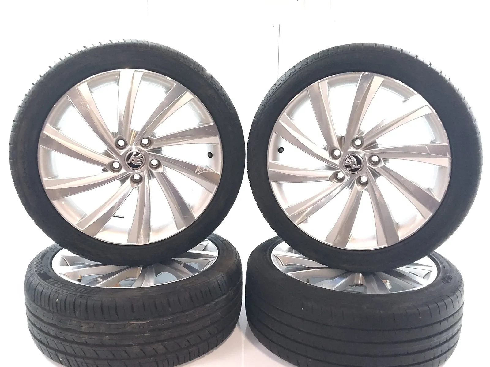Skoda Octavia Wheel rims 4 × Alloy wheel — SKODA OCTAVIA IV COMBI (NX5) ...
