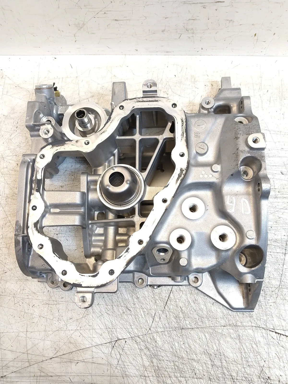 Nissan Qashqai (J12) Engine parts Upper oil sump section — NISSAN QASHQAI — 5V254...